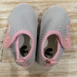 Gray/ Pink Infant Walking Shoes (Size 6-12 months)